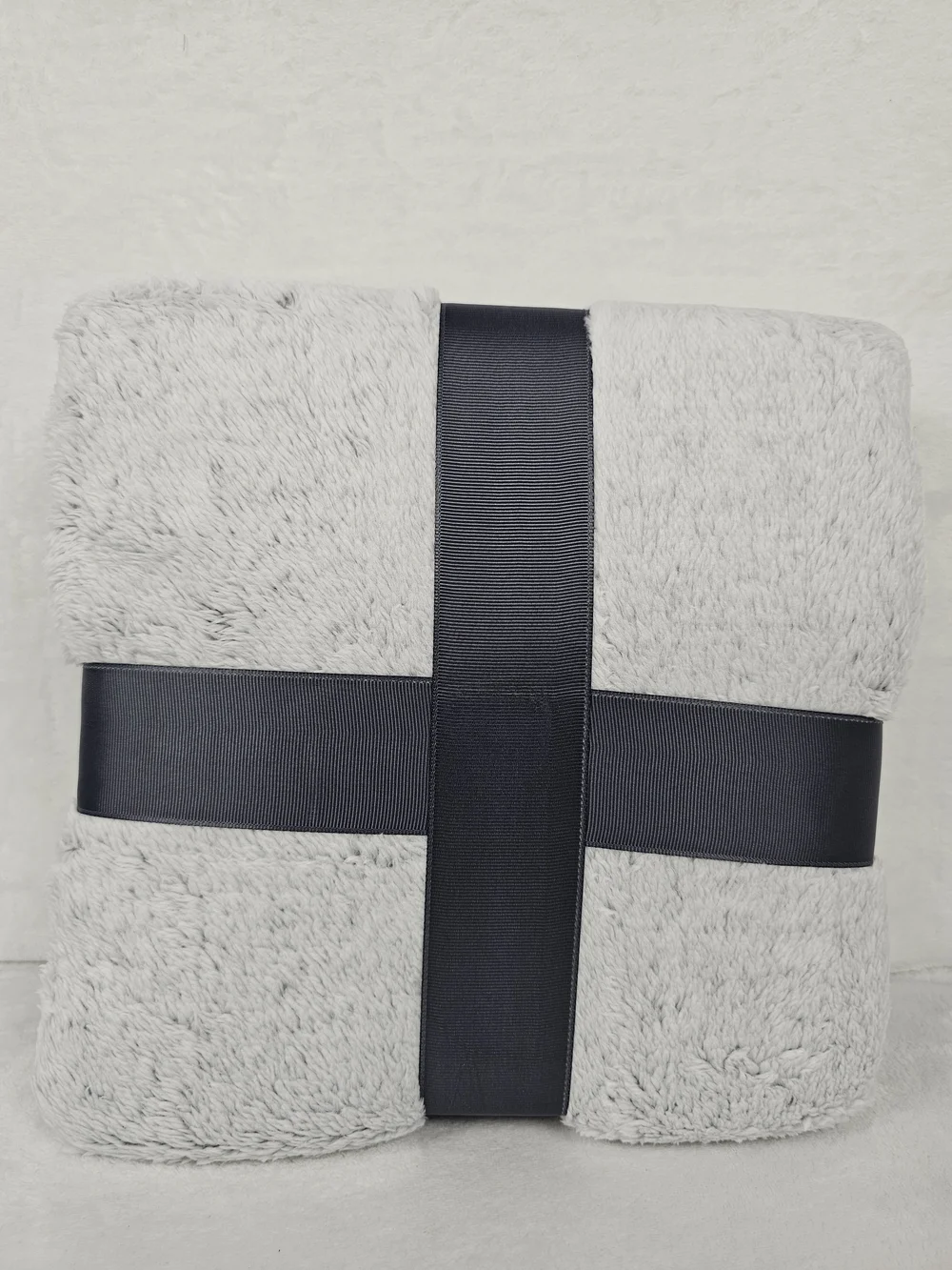 Bella Russo Silk Touch Throw Blanket Gray 50x60 Plush Fleece Soft Luxury NEW